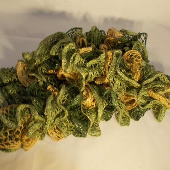 hand made unbranced Accessories - EUC, Ladies chrochet green & gold boa scarf approximately 60"